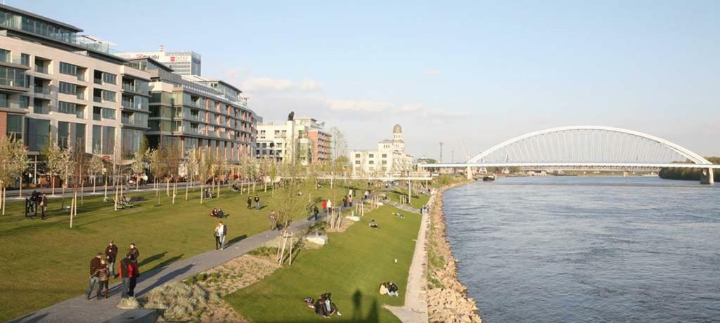 Panorama City Apartment With Free Parking Bratislava Exterior foto